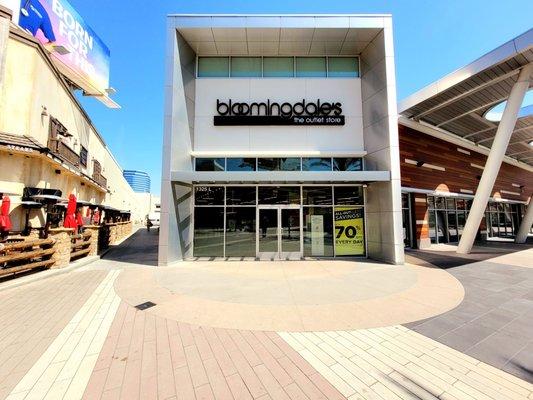 Bloomingdale's Outlet