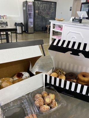 Best donuts and cute place! Heaven!