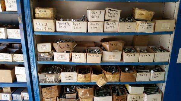 Variety of loose bolts, nuts, washers. Gr 2,5,8 and metric