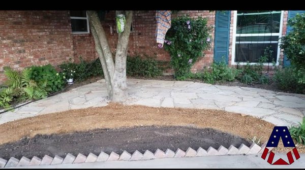 Flagstone in peapebbles with granite trail