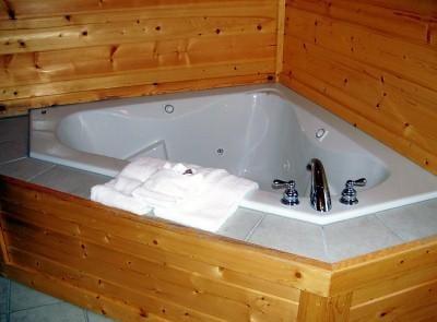 Jacuzzi tub at a Pigeon Forge resort