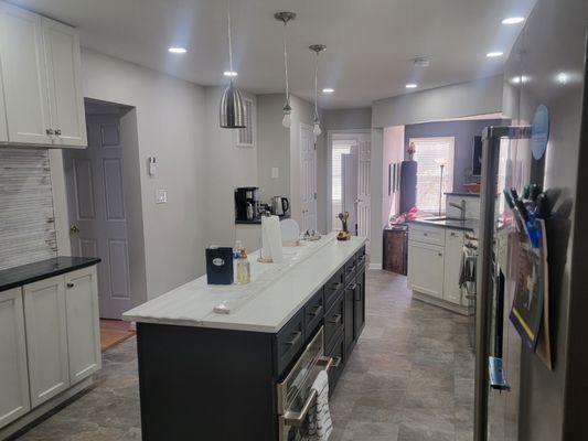 Kitchen Remodel w custom backsplash and Recess Lightning