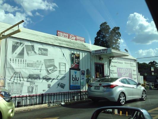 In parking lot with Arandas Bakery - Drive thru smoke shop.  Just took the pic...don't use.