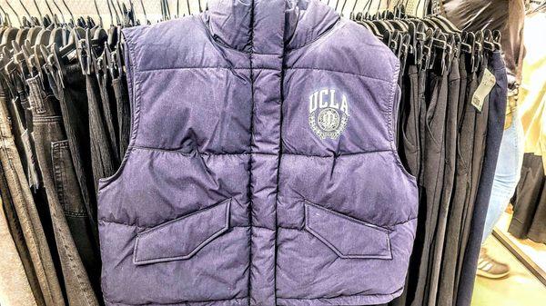 Ucla vest H & M Tuesday December 21 2021