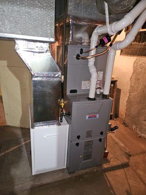 A new, high-efficiency Heil furnace installation.