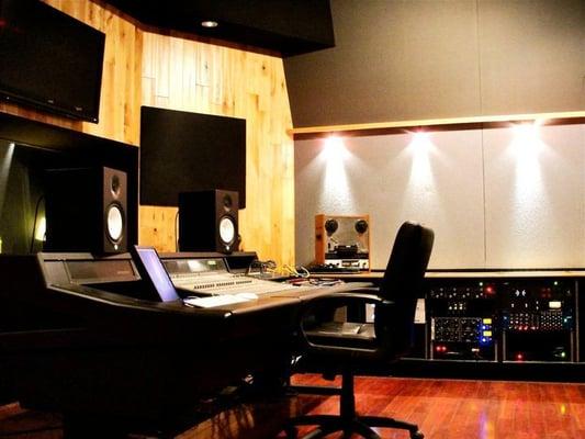 Full-service music & post-production facility in the heart of Burbank, CA