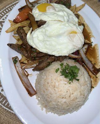 Lomo saltado montado