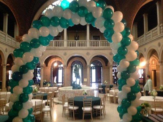 Custom balloon arch