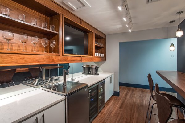 Expansive Old Town kitchenette