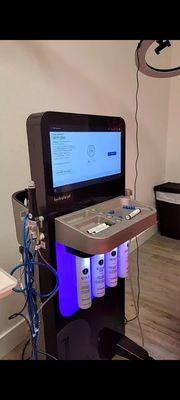 Hydrafacial Syndeo during a Deluxe Hydrafacial!