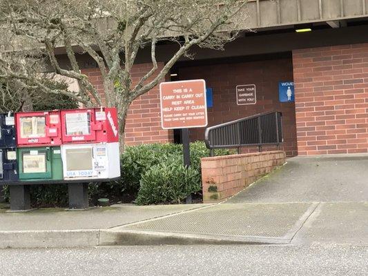 Restrooms, newspapers, vending machines, benches, lawn to walk the dog