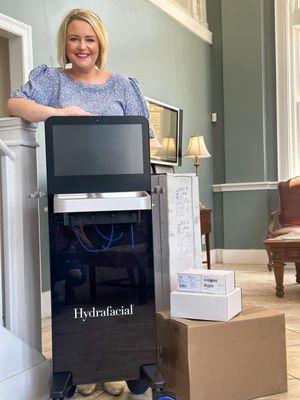 We are so excited to now be able to offer the latest facial technology via the Syndeo Hydrafacial™.