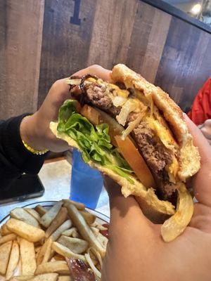 An inside view of the gorilla burger! And look at the lovely fries in the background.