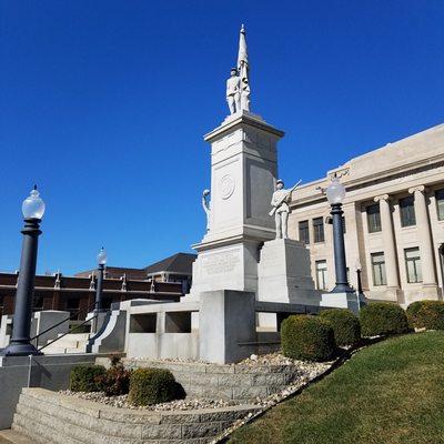 Soldiers Monument - Washington, IN 1913