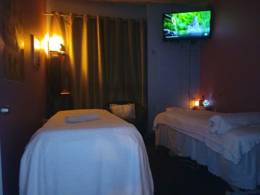 Hi dear clients , we offer couples massage . Appointment always available .