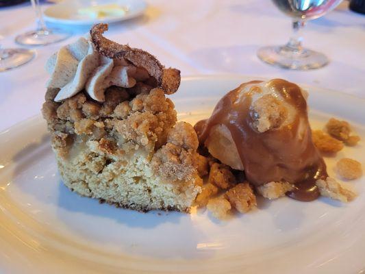 Apple streusel cake and ice cream