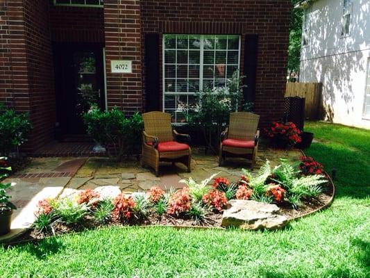 Front yard sitting area by Dan Becnel-Landscape Architect.