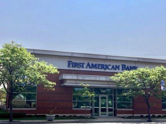 The exterior of the First American Bank Archer Heights branch