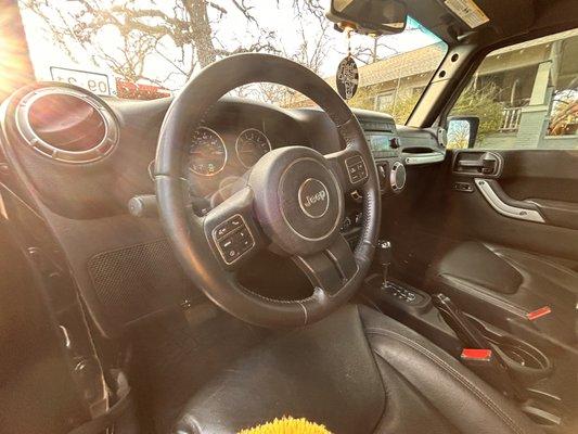 This is a photo of a nice Jeep with a basic interior detail.