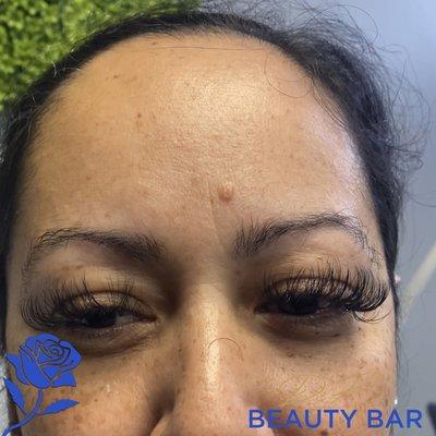 Light volume lash extensions