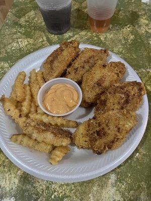 Battered fried wings, crispy crinkle cut fries and sweeties dipping sauce