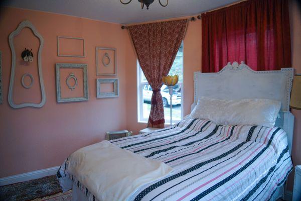 The Victorian - Romantic Bedroom with Queen Bed & Settee - High Ceilings, Original Fir Floors