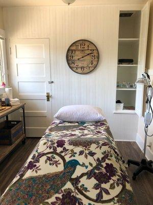 Acupuncture treatment room in Pasadena location