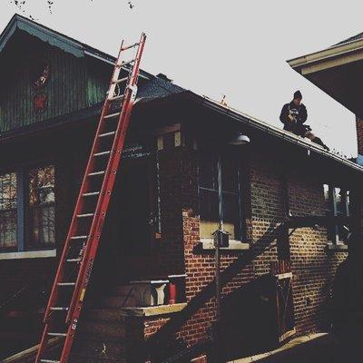 One of our crewmembers setting up for a full roof tear off and installing GAF timberline HD shingles!