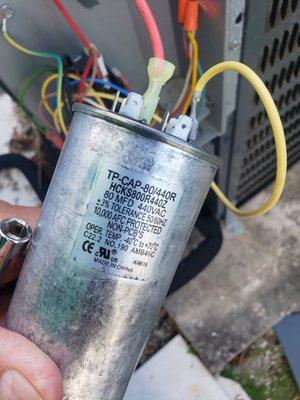 USED $15 CAPACITOR REPLACED BY OCEAN KOOLING MIAMI IN 10 MINUTES DEMANDING $240 FROM TWO SENIORS WITHOUT AC