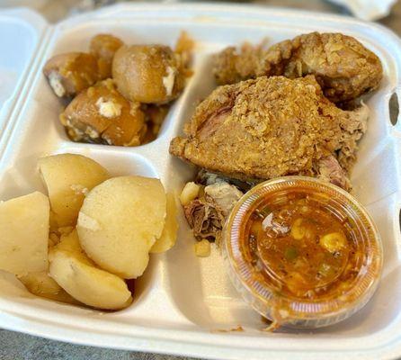 Large combination minus slaw, with boiled potatoes, stew, and yams