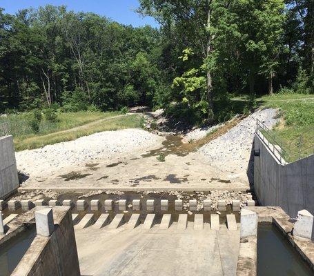 The dam that keeps the lake so clean