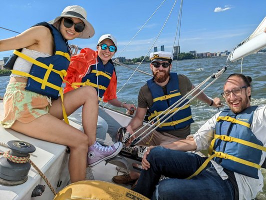 See life from a new angle with our private or group sailing lessons.