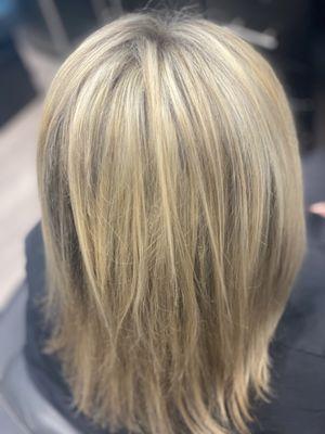 Beautiful Blonding by Elizabeth Smith she's in Salon Lofts in Jacksonville, Beach  loft #24