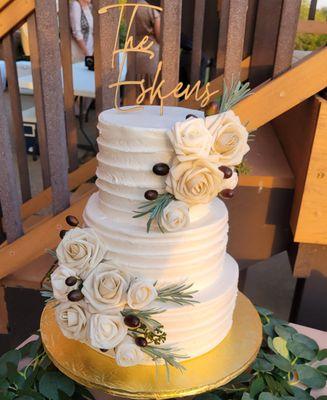 Simple yet elegant wedding cake!