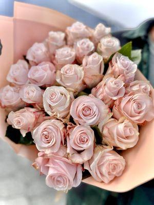 25 long stem roses light pink