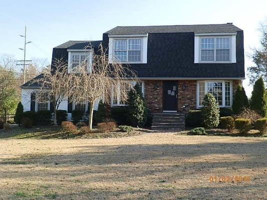 4 bedroom 2 1/2 bath Dutch, kitchen with granite counter tops, double wall oven,garbage disposal and microwave oven...