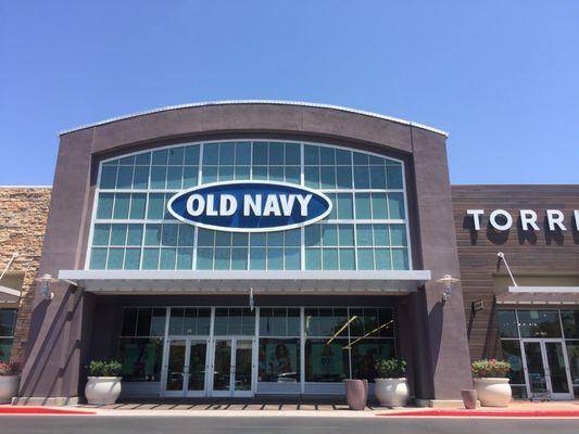 View of Old Navy from the outside.