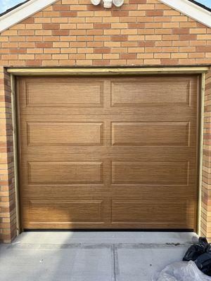 Residential overhead garage door