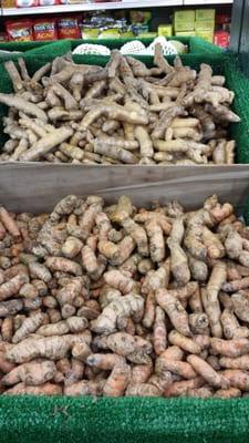 Fresh turmeric root