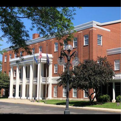 Sanders Agency, Inc. is located in the PNC Bank building.