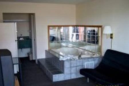 One King Bed Jacuzzi Suite