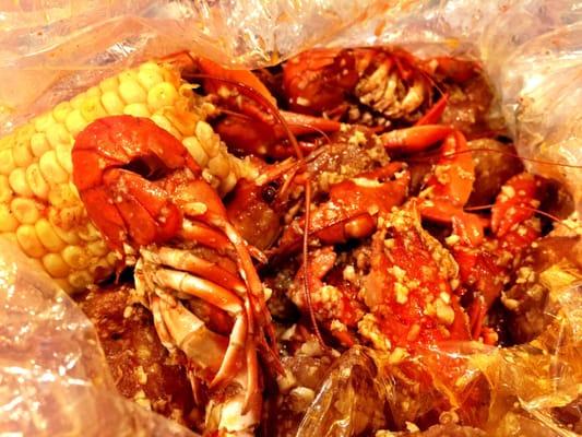 Fresh crawfish in da mix with corn and sausages.  Blue crab and Golden band oysters. Can we say tasty?!?