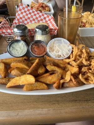 Fried clams and French fries