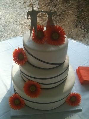 Modern wedding cake