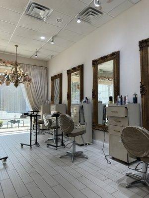 Henry Beauty Atelier