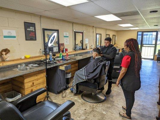 R & E Cosmetology School