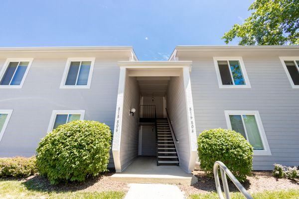 Exterior Walk-up Building at Woodbridge Apartments Bloomington