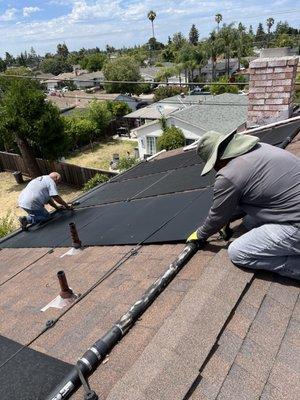 Balvino and Robert working on the roof!