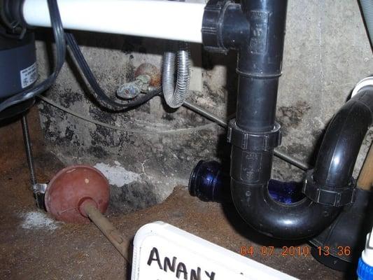 Home inspector missed this problem during escrow period!  ALWAYS get a mold inspection when you are buying a new home!