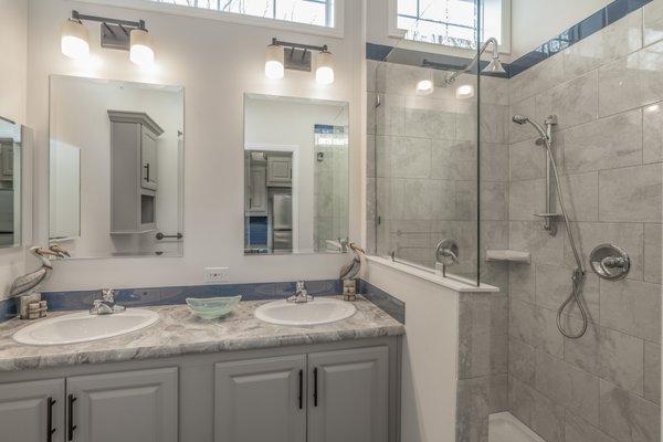 The Premier has an awesome Bathroom with a double vanity and double headed Glass & Tile Shower.